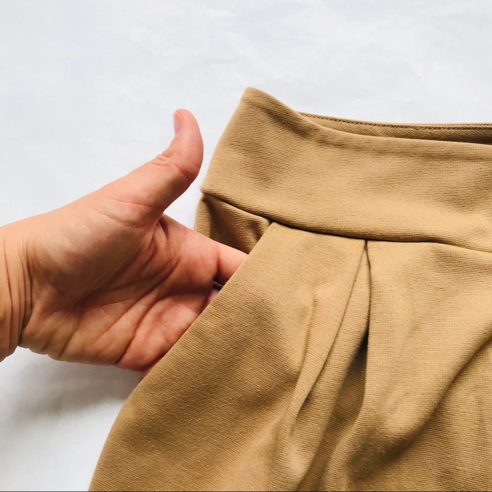 💚STRAWBERRY Pleated Khaki Mini Skirt with Pockets - Picture 4 of 8